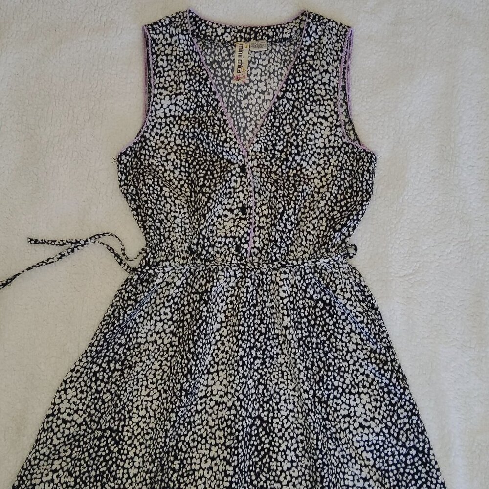 Mimi Chica Black White Lightweight Dress Side Pockets Elastic Waist